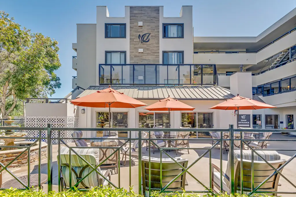 PSLBurlingame-HOME-Discover-Community-New Dining area of an apartment at Healdsburg
